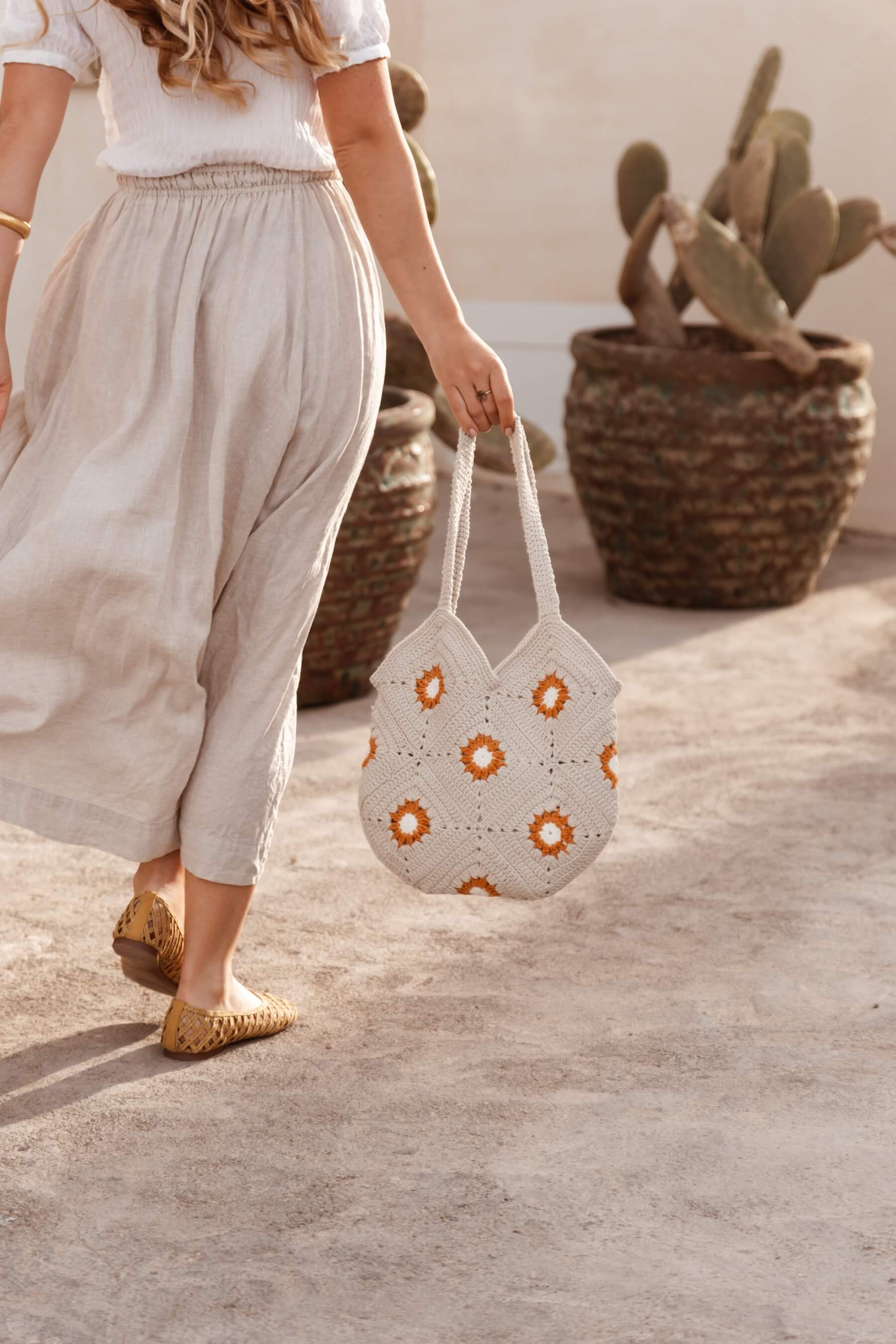 Bolso SOLANO de Cabori en look mediterráneo, bolso estructurado hecho a mano en tonos cálidos